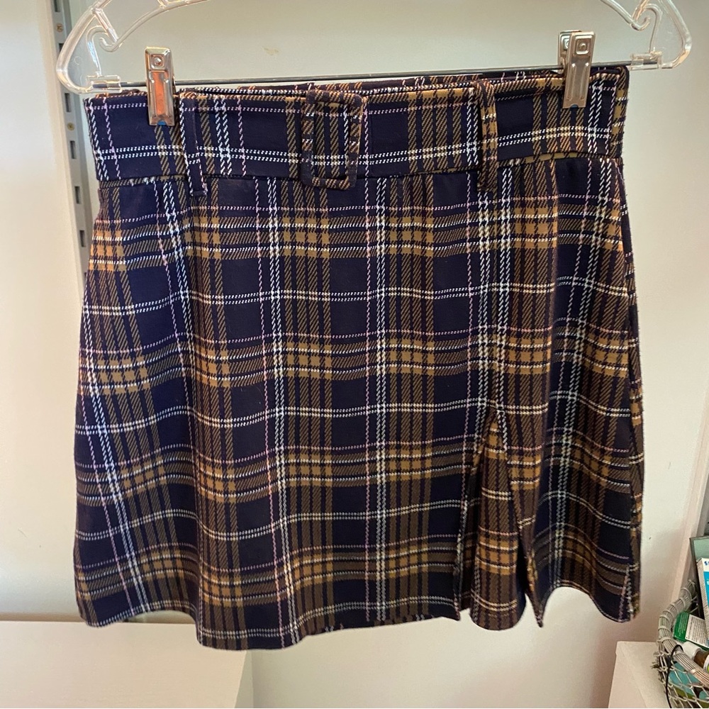 Women’s mini skirt, tight fit